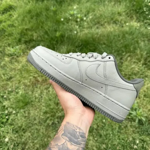 Nike Air Force 1 '07 LV8 Shoes Light Army Green HM9483-300 Men 6 / Women 7.5